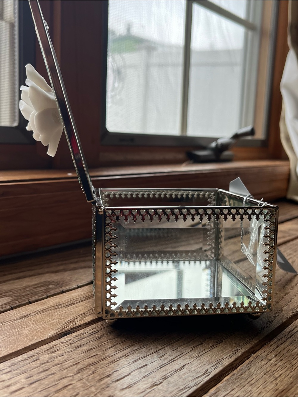 Rachel Ashwell Shabby Chic Silver Glass Mirrored Jewelry Trinket Box White Flowe - Picture 8 of 9